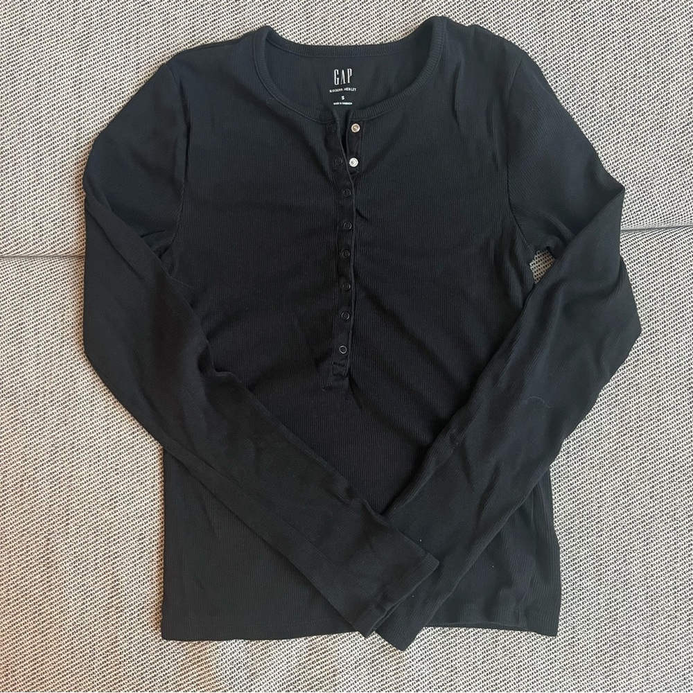 Gap Modern Rib Henley T-shirt